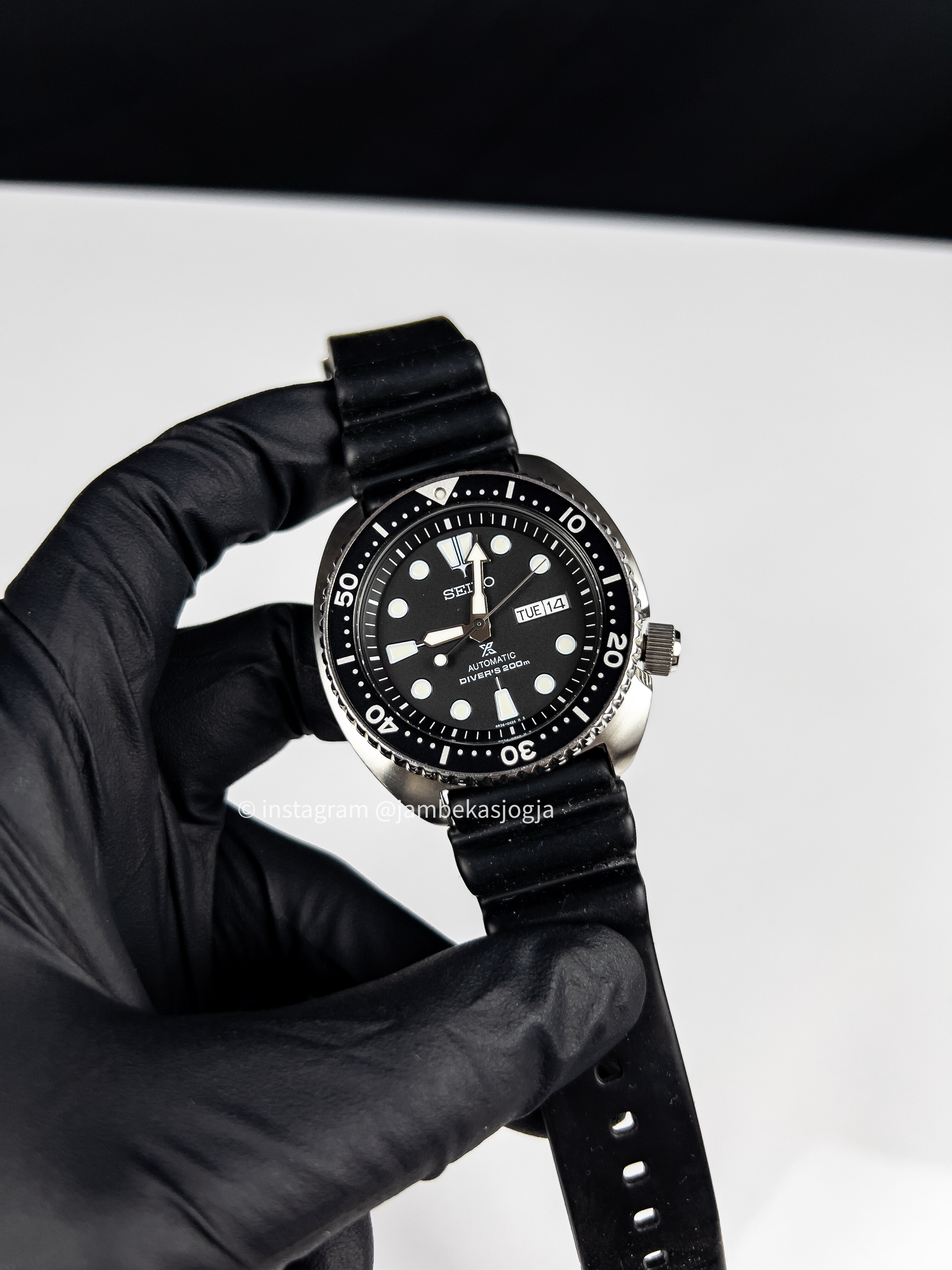 ( SKU 43) Seiko Prospex Turtle Black Bezel Black Dial Rubber Strap Automatic Divers