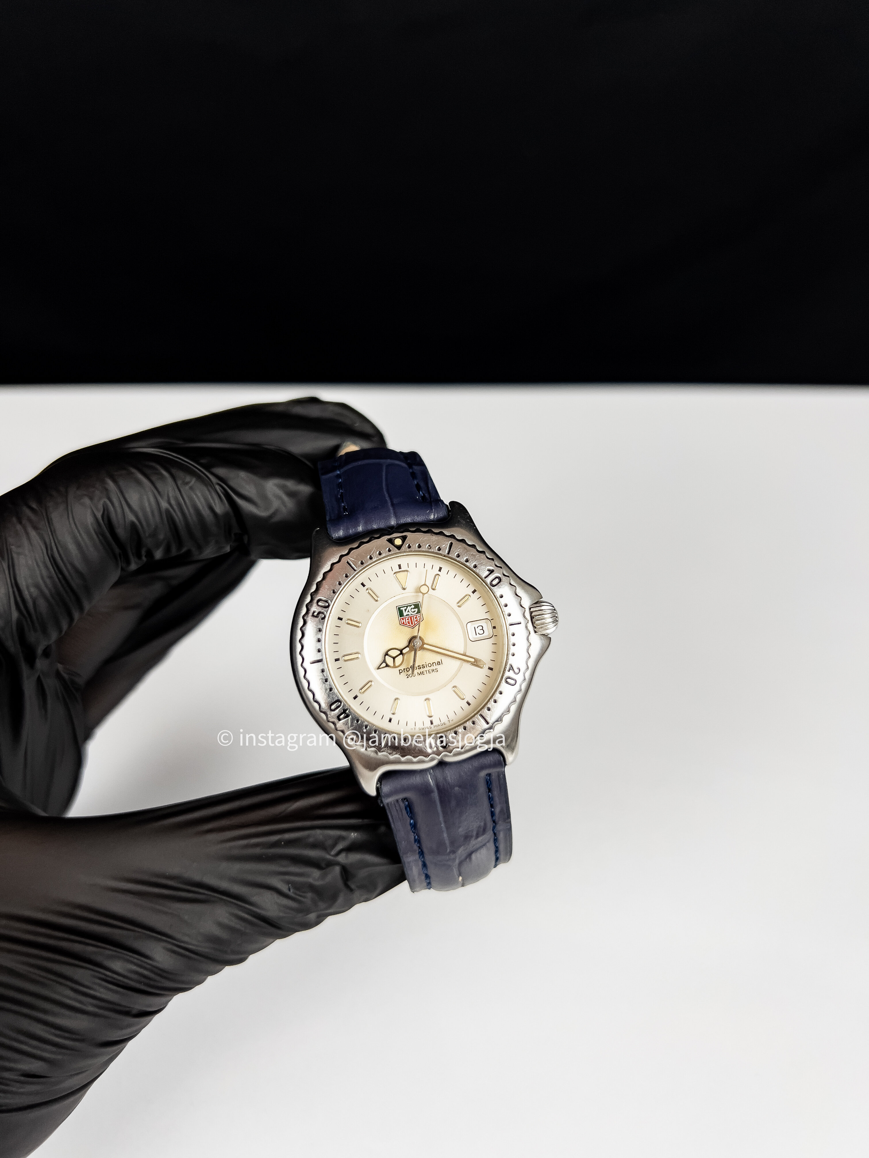 ( SKU 104) TAG Heuer Professional WI1210 Silver Sunburst Dial Mid Size Swiss Made