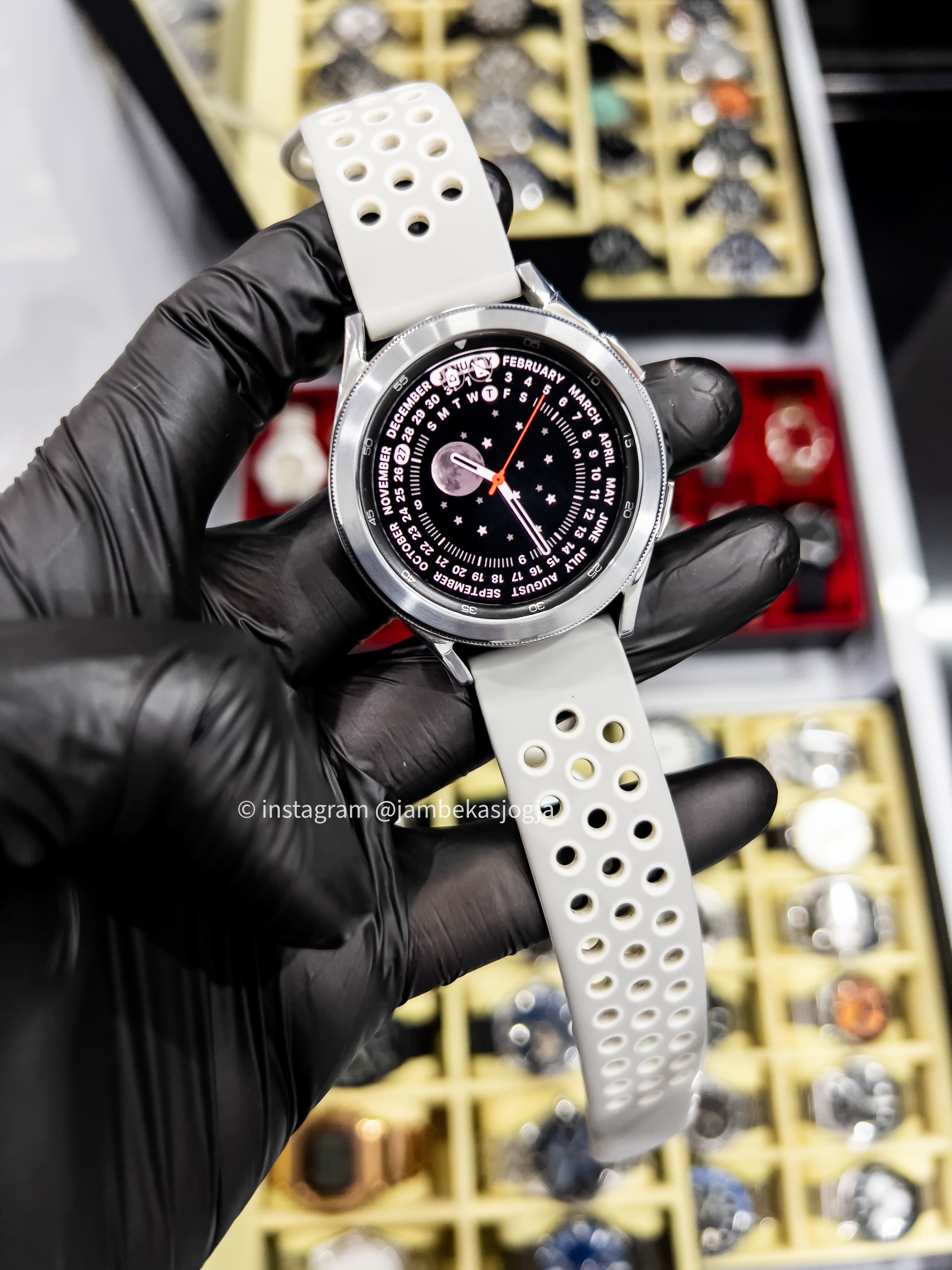 (SKU 123) GARANSI RESMI MEI 2025 Samsung Galaxy Watch 4 Classic Fullset