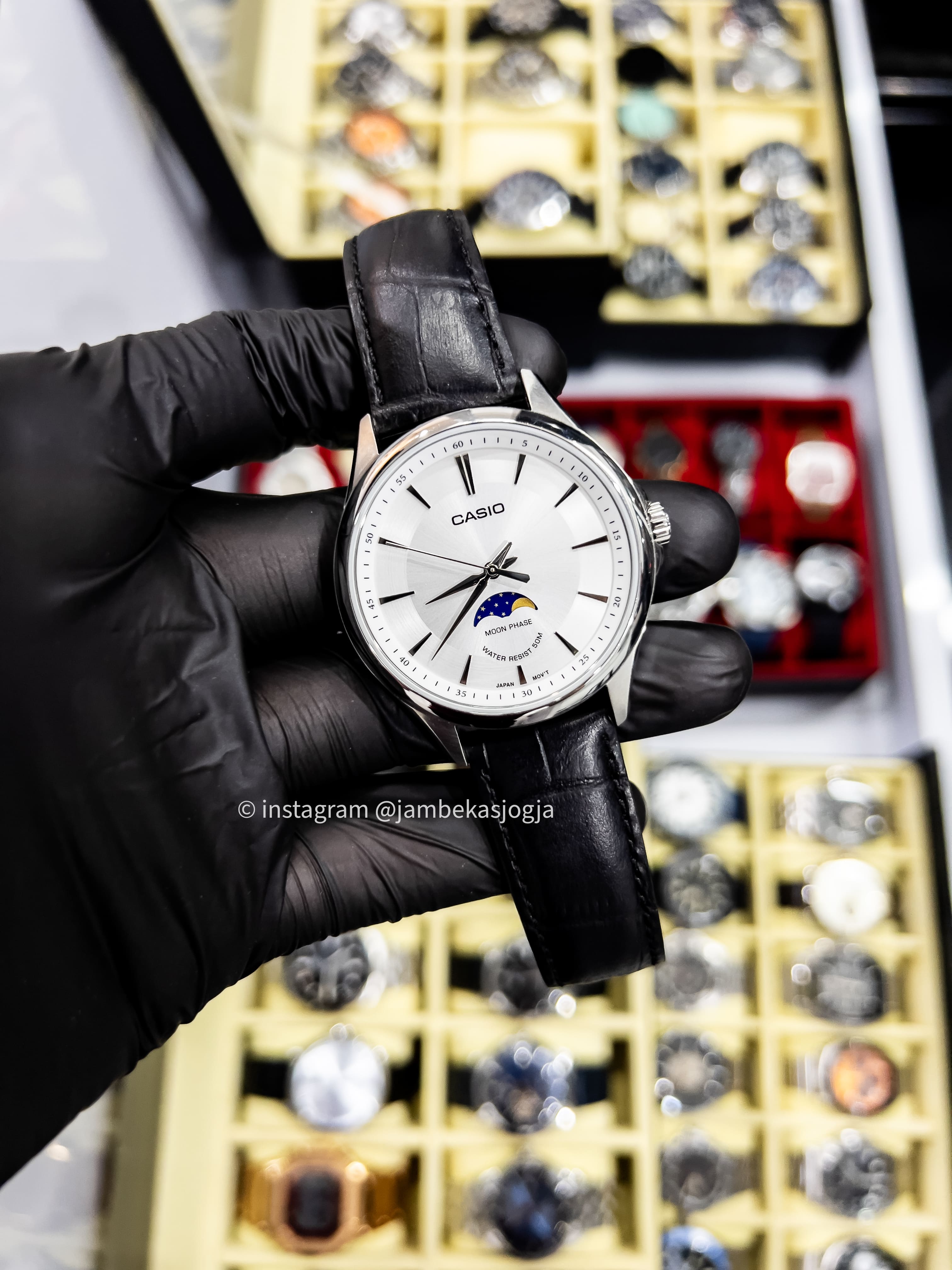 (SKU 120) Casio MTP-M100L-7AV white dial with leather strap