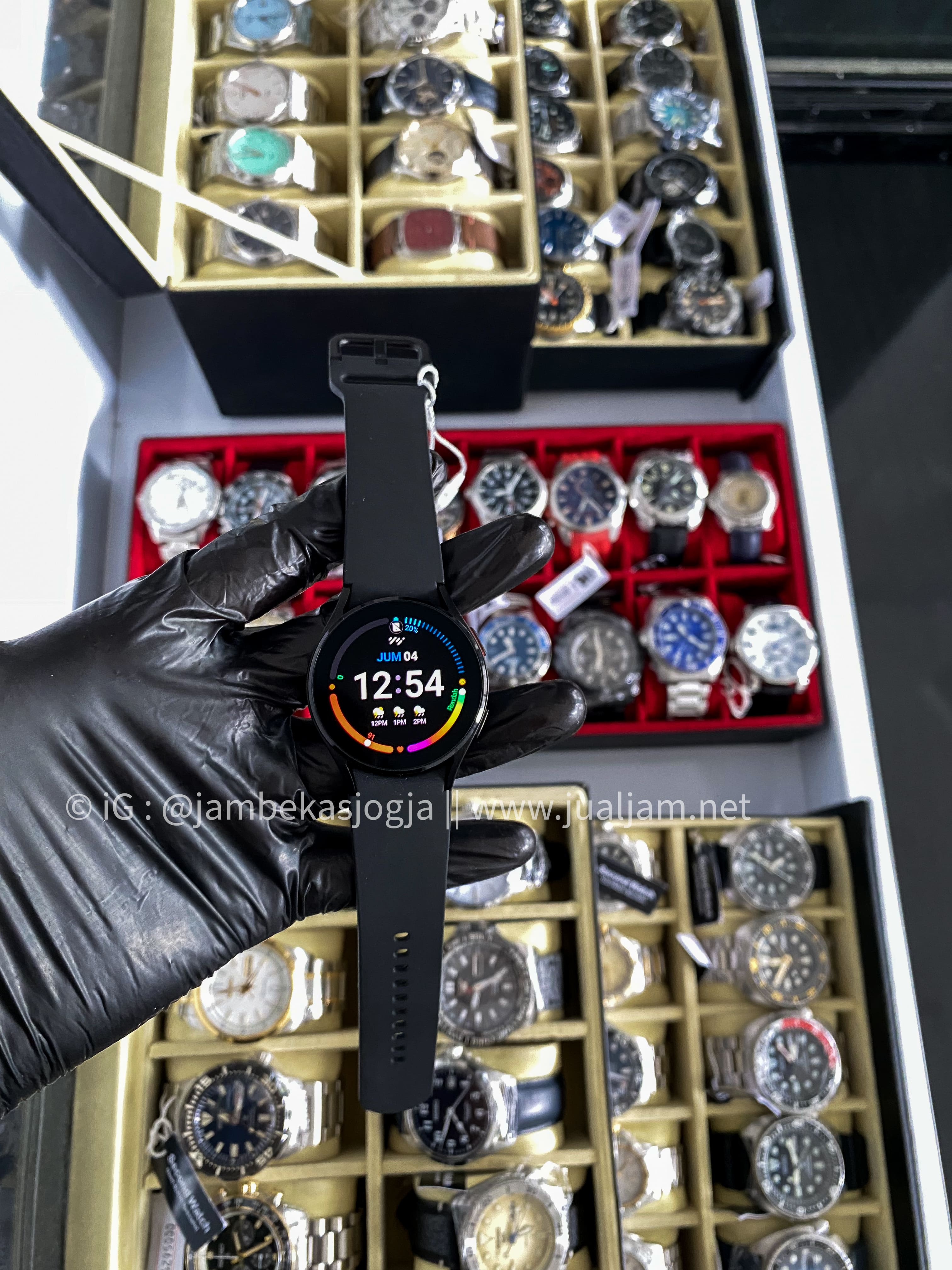 (SKU 192) Samsung Galaxy Watch 4 Black Rubber Strap