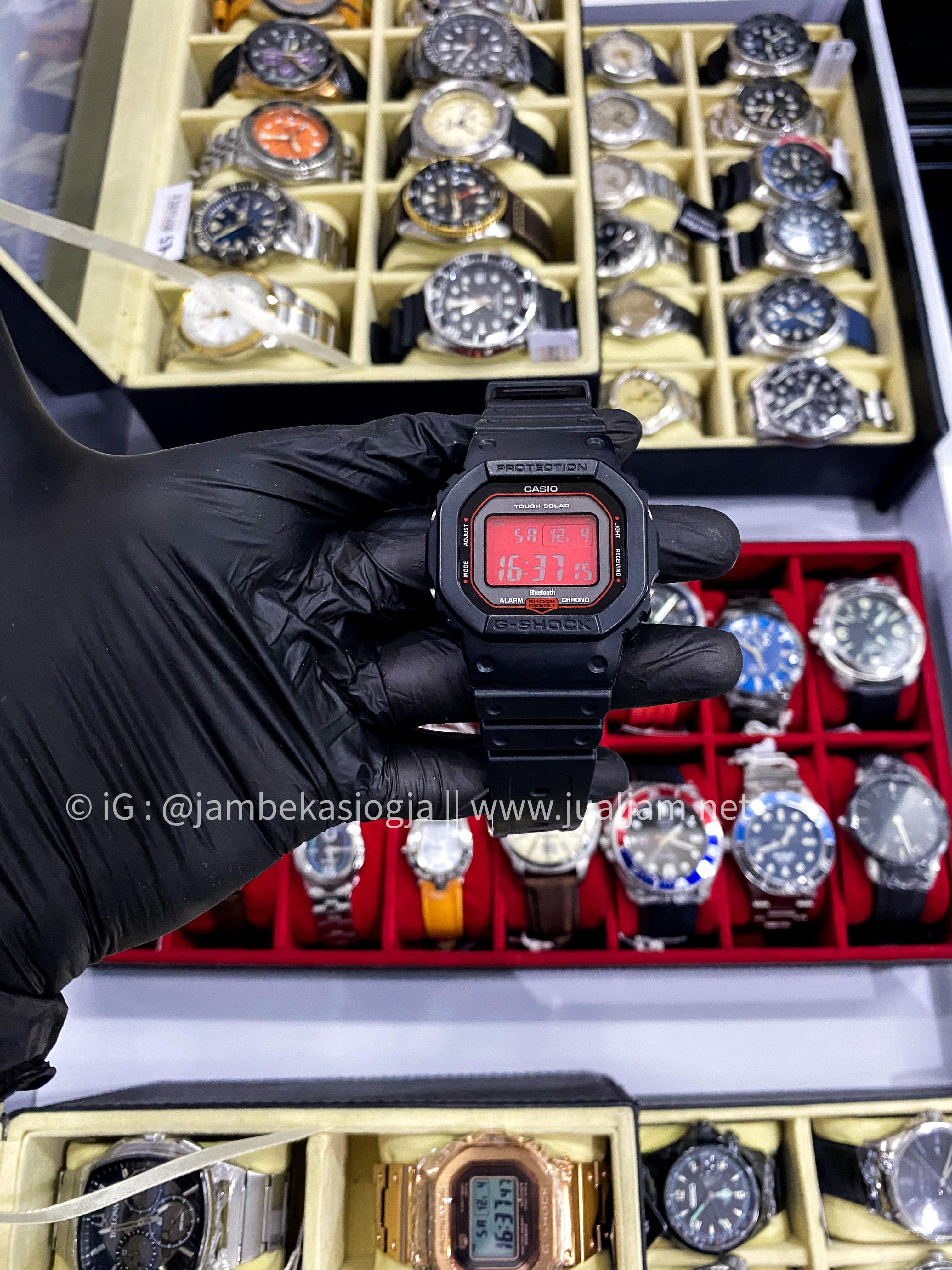 (SKU 208) Casio G-Shock GW-B5600AR-1DR Special Color Red Digital Dial Black Resin Band GARANSI RESMI FEBRUARI 2027