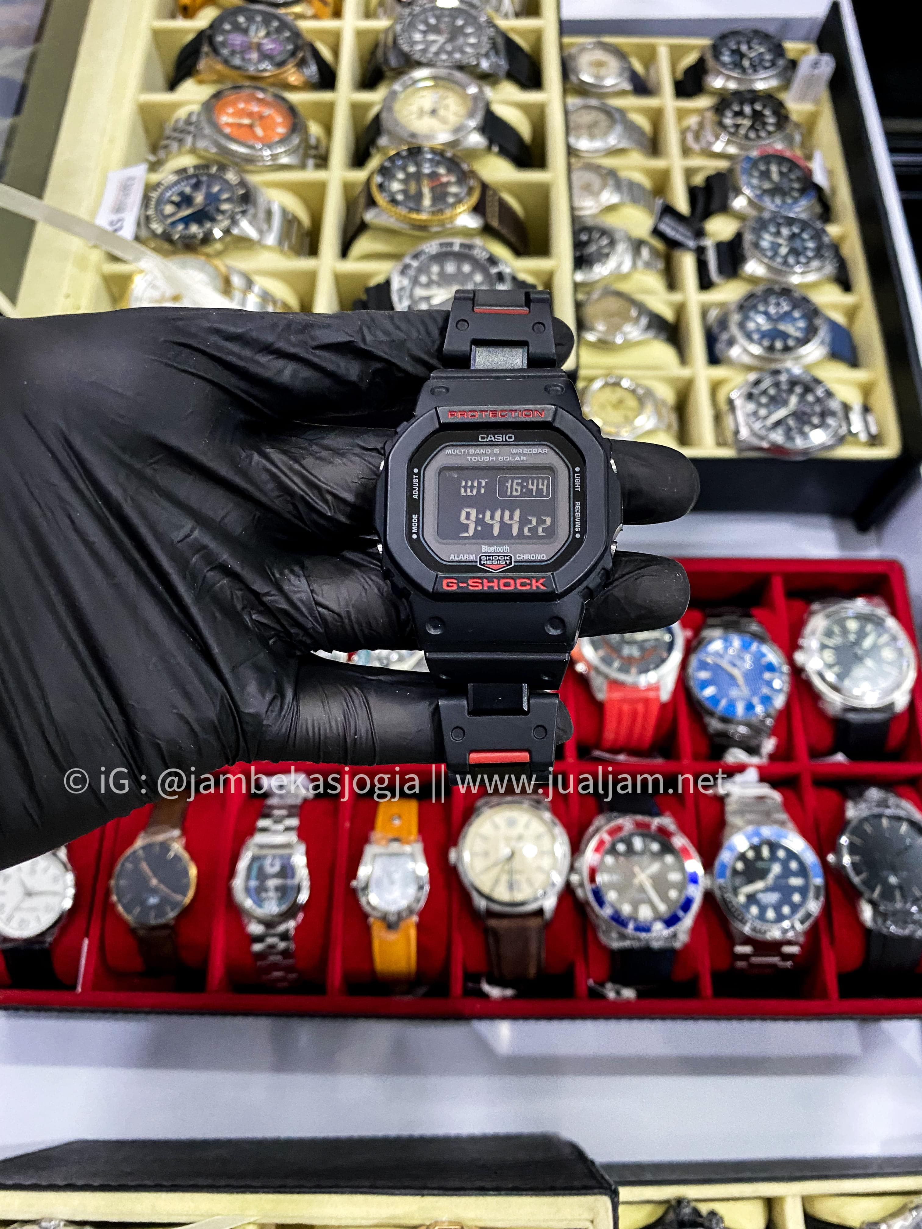 (SKU 207) Casio G-Shock GW-B5600HR-1DR Heritage Red Series Digital Dial Black Metal Resin Band GARANSI RESMI FEBRUARI 2027