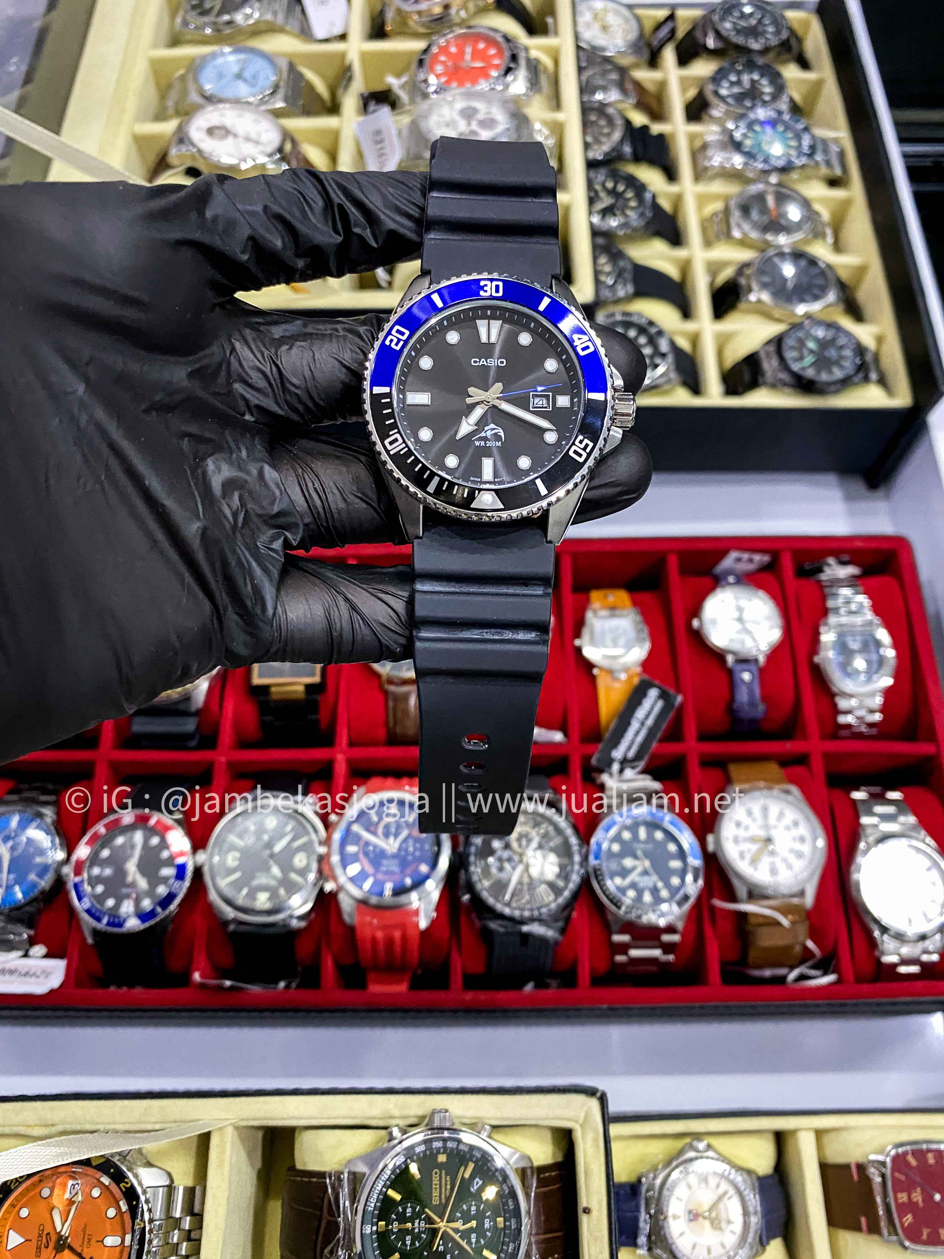 (SKU 257)Casio Diver Marlin Duro MDV 106B 1A1V