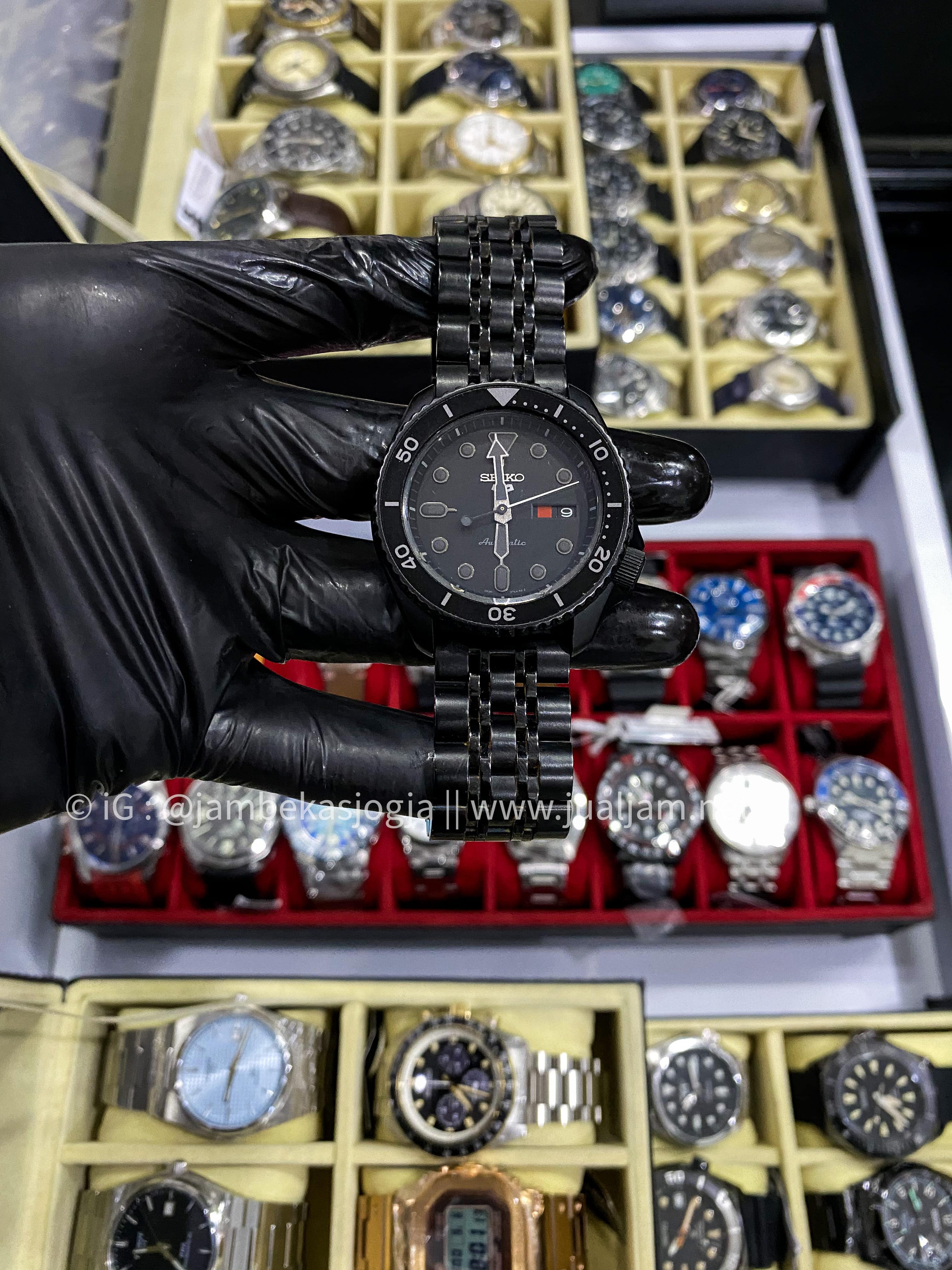 ( SKU 287 ) Seiko 5 Sports SRPD79K1 5KX SKX Sports Style Automatic Black Dial Black Stainless Strap