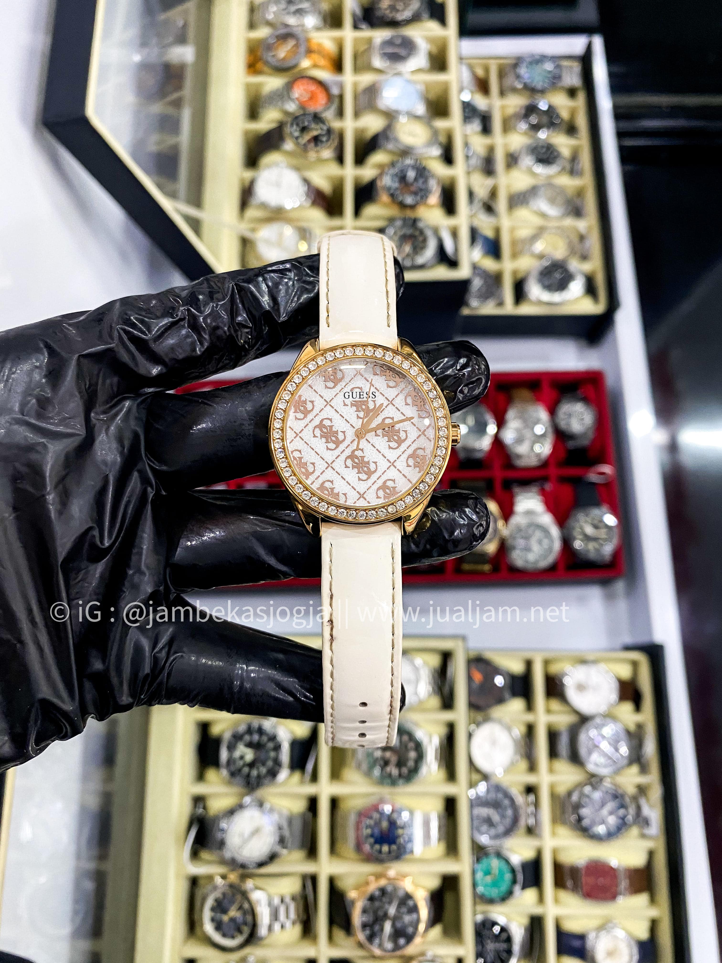 (SKU 260) GUESS Sugar GW0098L4 Women's watch Leather Strap