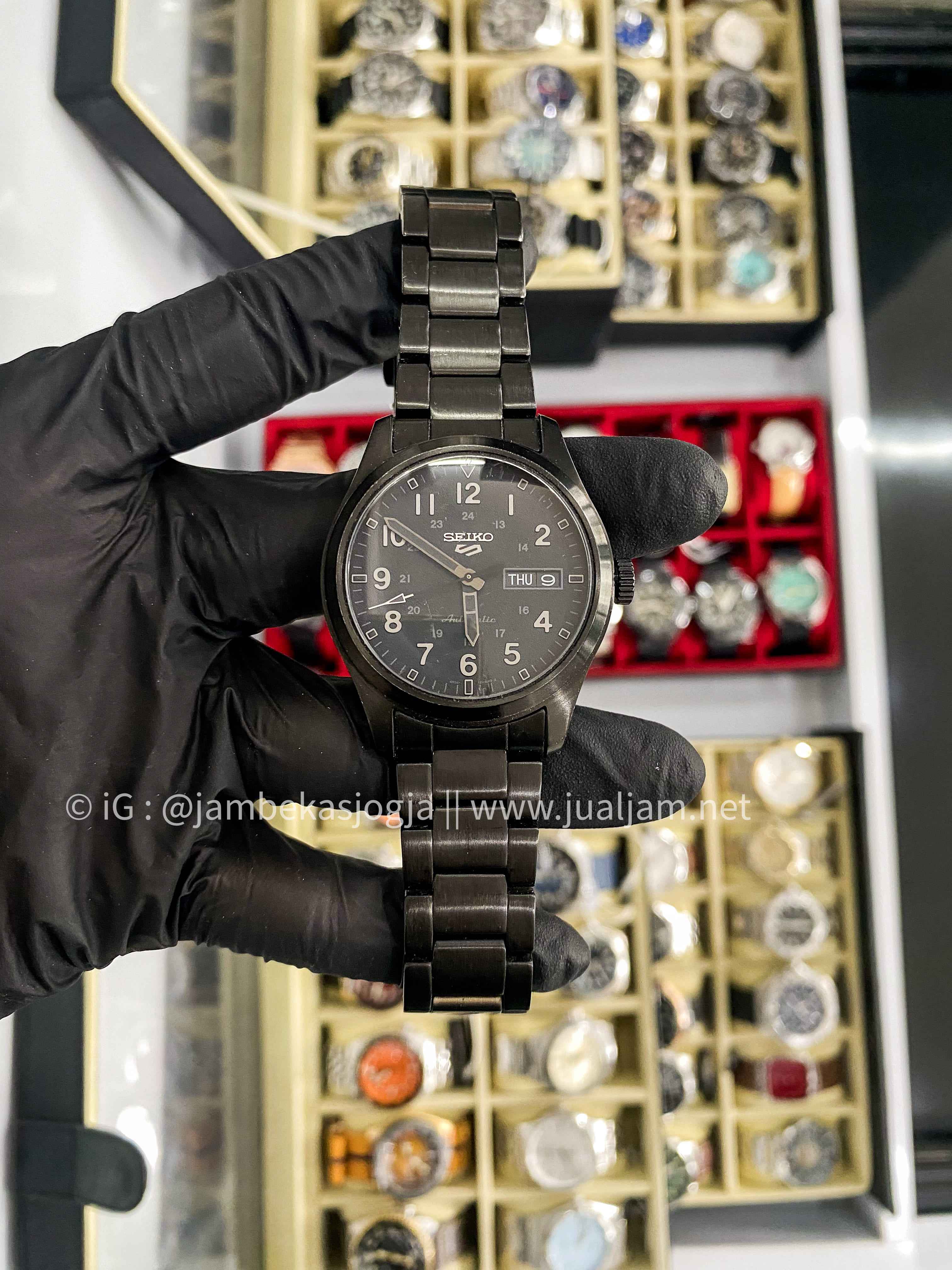 (SKU 369) Seiko 5 Sports SRPJ09K1 Field Street Style Automatic Men Black Dial Black Stainless Steel Strap GARANSI RESMI MEI 2026