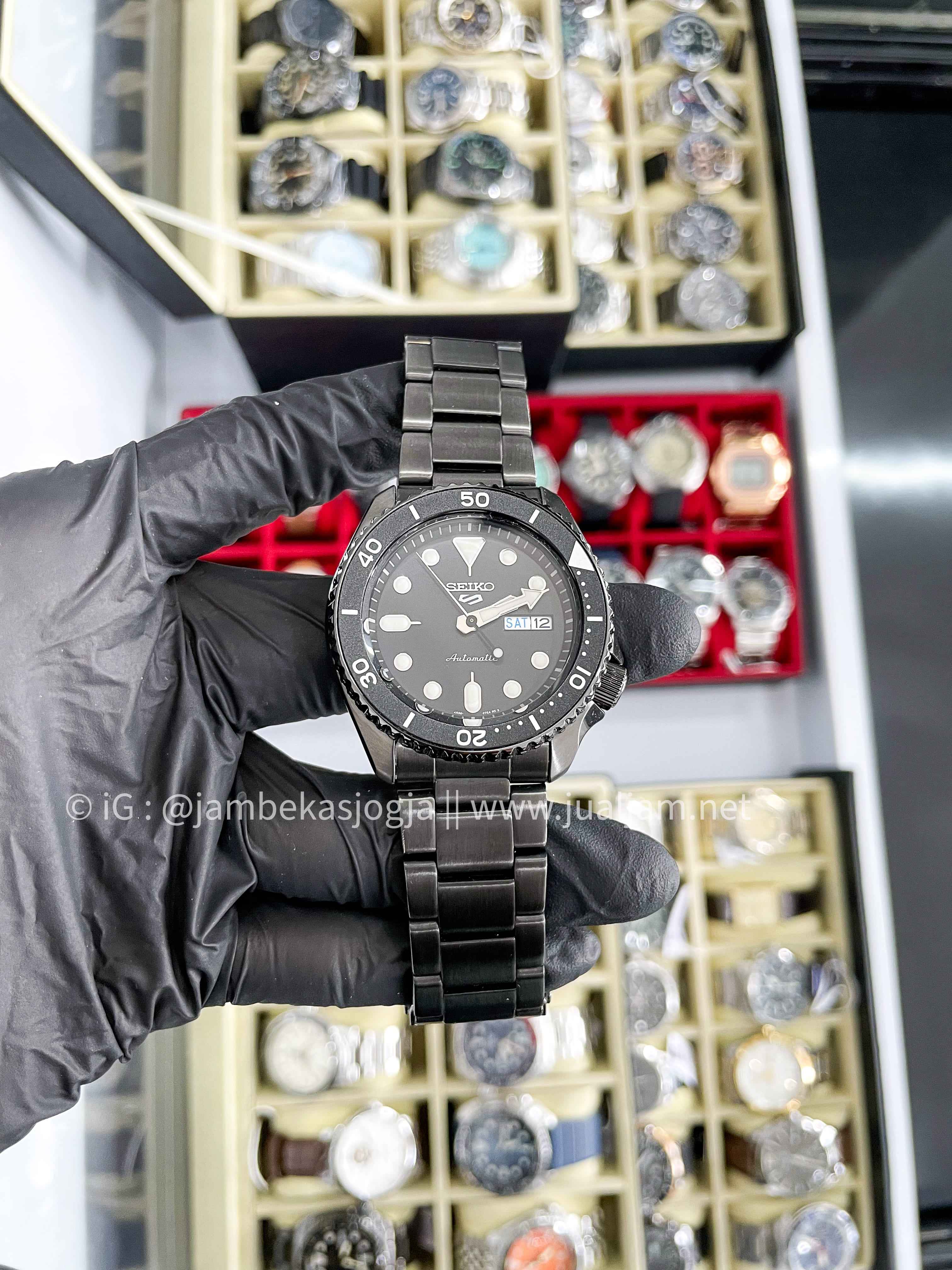 (SKU 397) Seiko 5 Sports SRPD65K1 5KX SKX Sports Style Automatic Black Dial Gunmetal Stainless Strap GARANSI RESMI AGUSTUS 2028