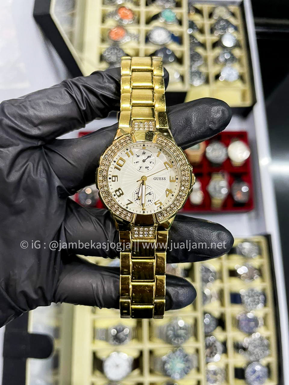 Guess Analog White Dial Women's Watch - W15072L1 White Dial Gold Stainless Strap (TITIP JUAL)