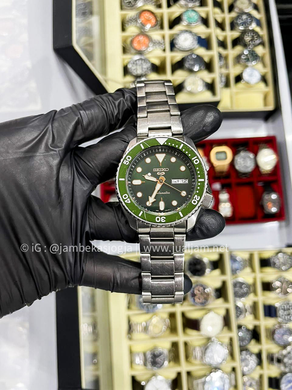 (SKU 465) Seiko 5 Sports SRPD63K1 5KX Hulk SKX Sports Style Automatic Green Dial Stainless Steel Strap