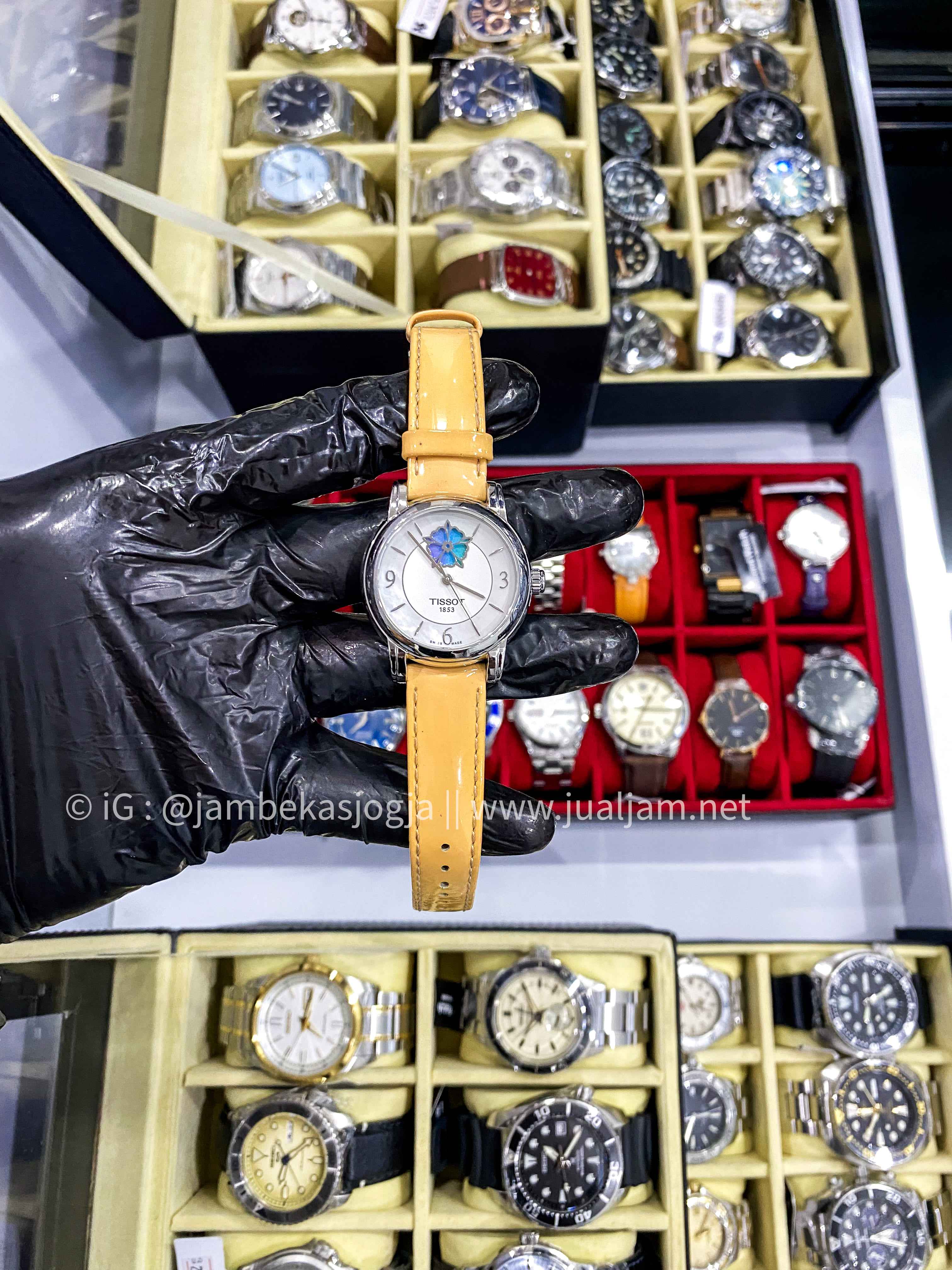 ( SKU 18) Tissot T-Lady T050.207.16.117.00 Heart Flower Powermatic 80 Mother of Pearl Dial Cream Leather Strap Leadis watch