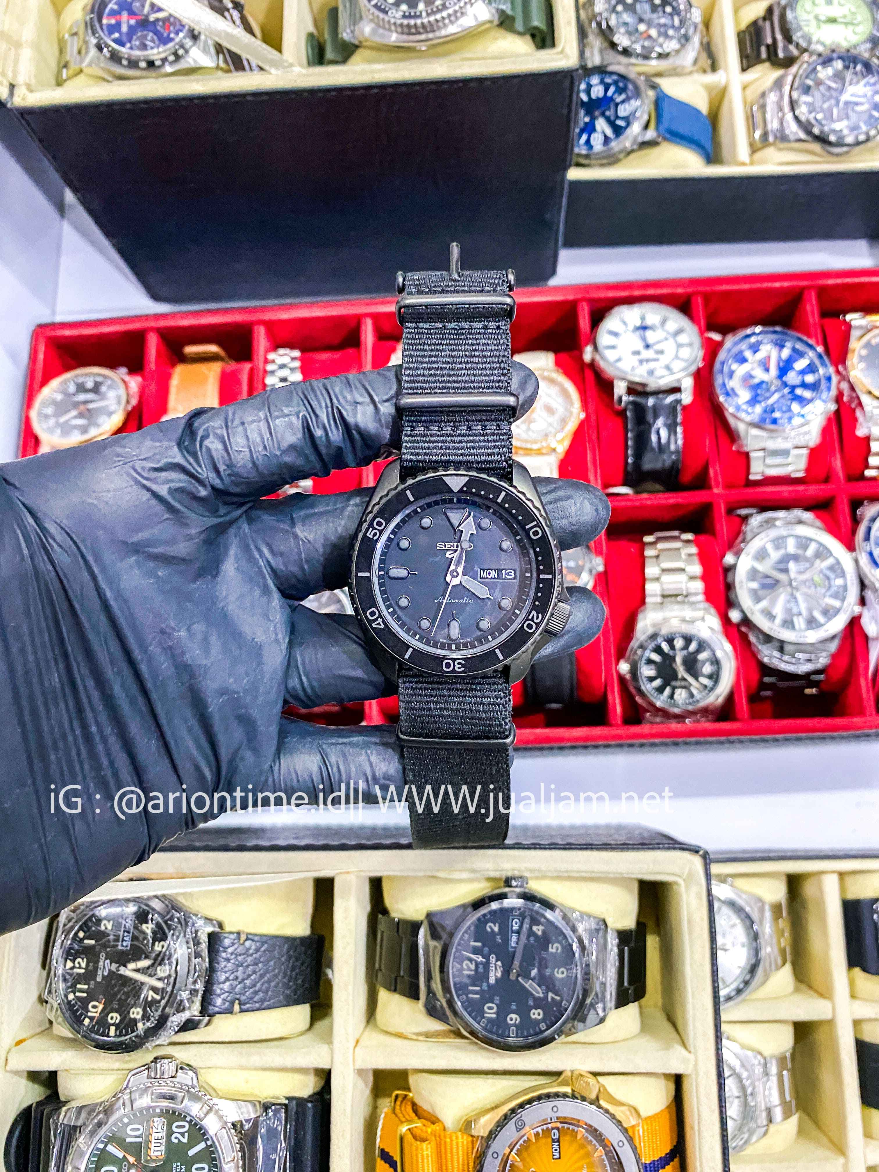 (SKU 546) Seiko 5 Sports SRPD79K1 5KX SKX Sports Style Automatic Black Dial Black Nylon Strap LIKE NEW GARANSI RESMI JUNI 2029